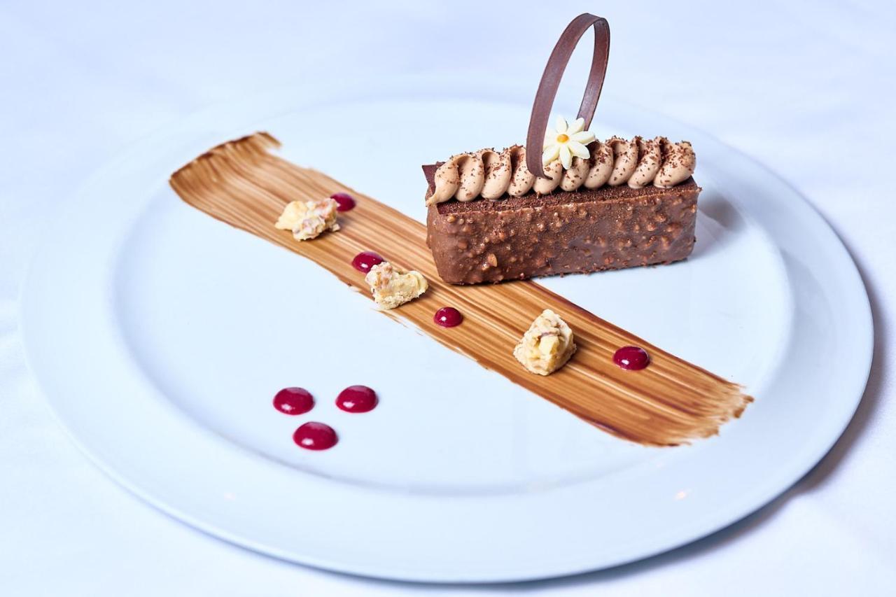 Hotel San Fernando Plaza メデジン エクステリア 写真 A chocolate dessert
